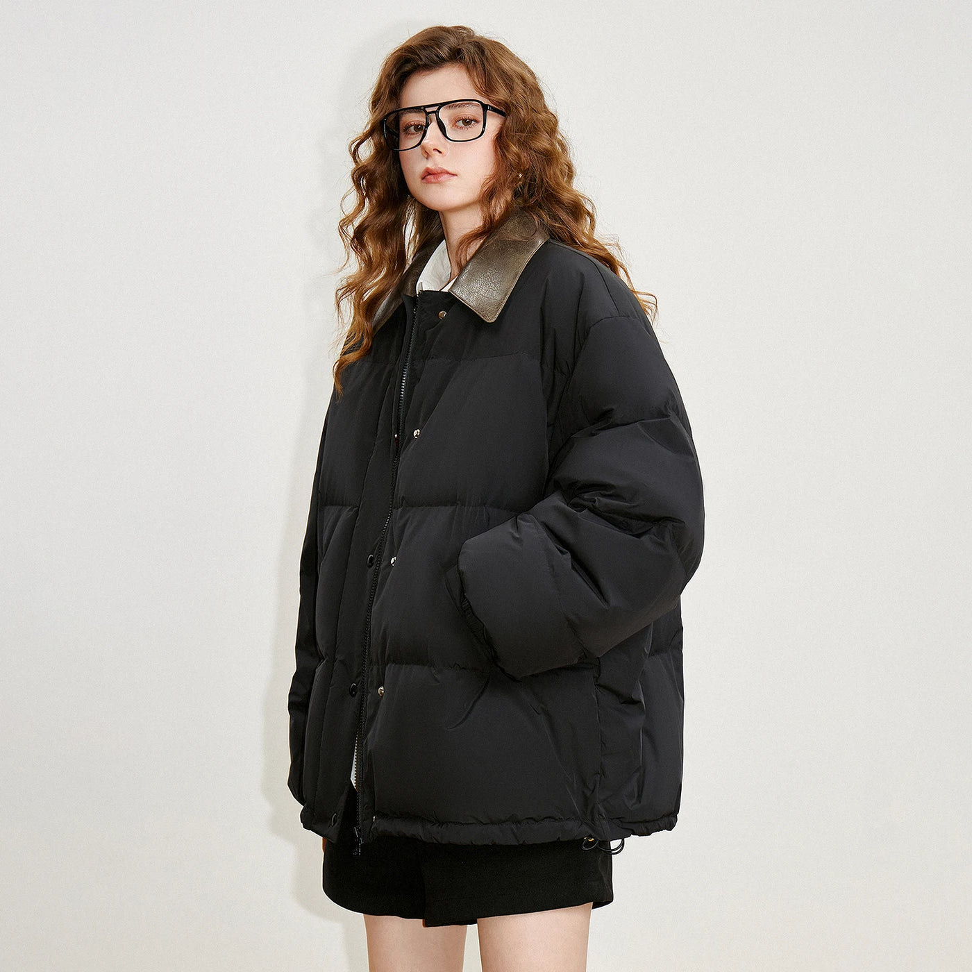 Jaqueta Puffer Feminina Curta com Gola de Couro