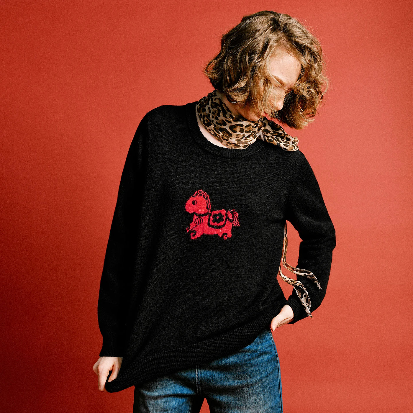 Suéter Feminino Jacquard de Cavalo com Gola Redonda