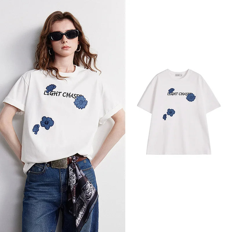 Camiseta Feminina com Aplicação Floral Jeans