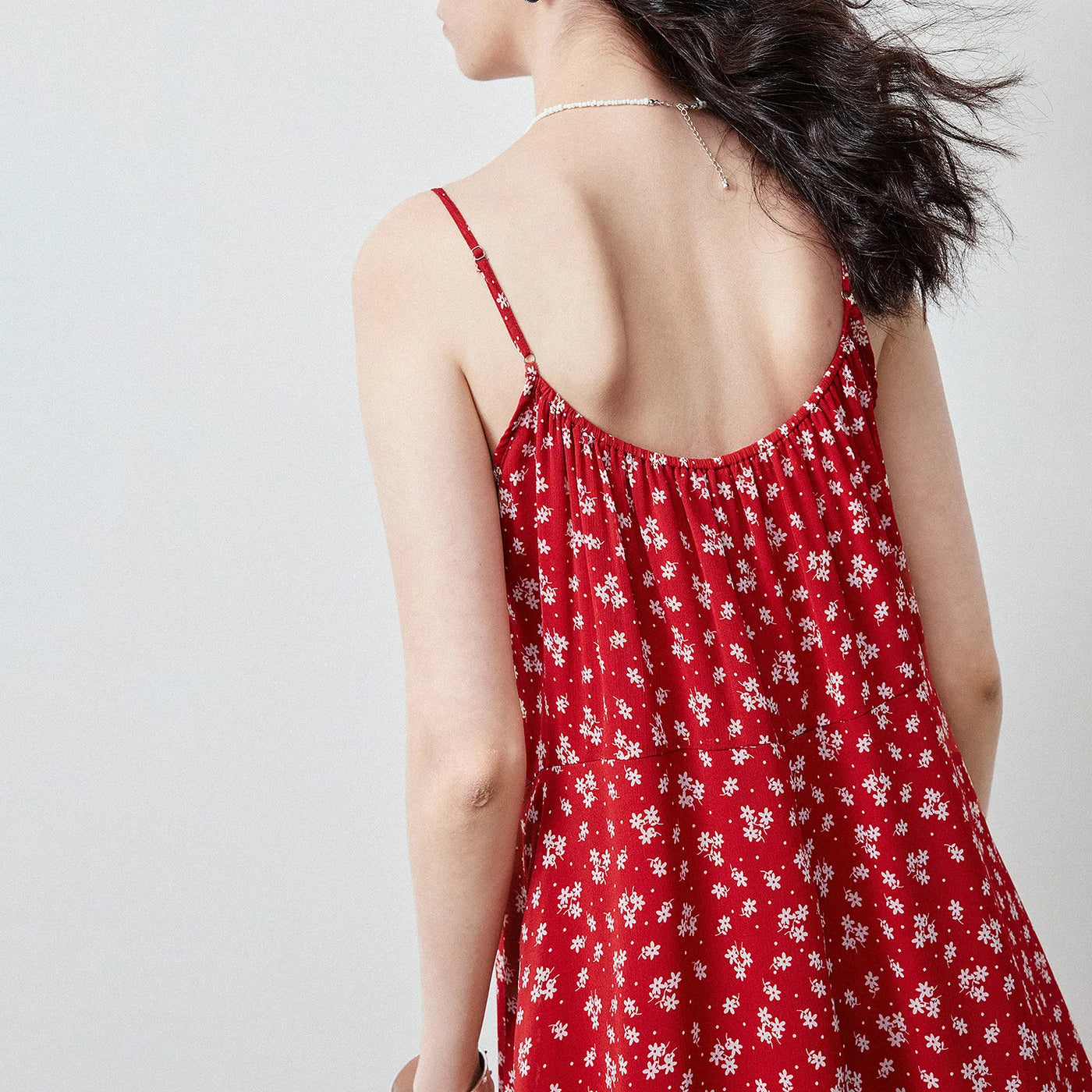 Vestido de Chiffon Floral Vermelho com Fenda e Babado