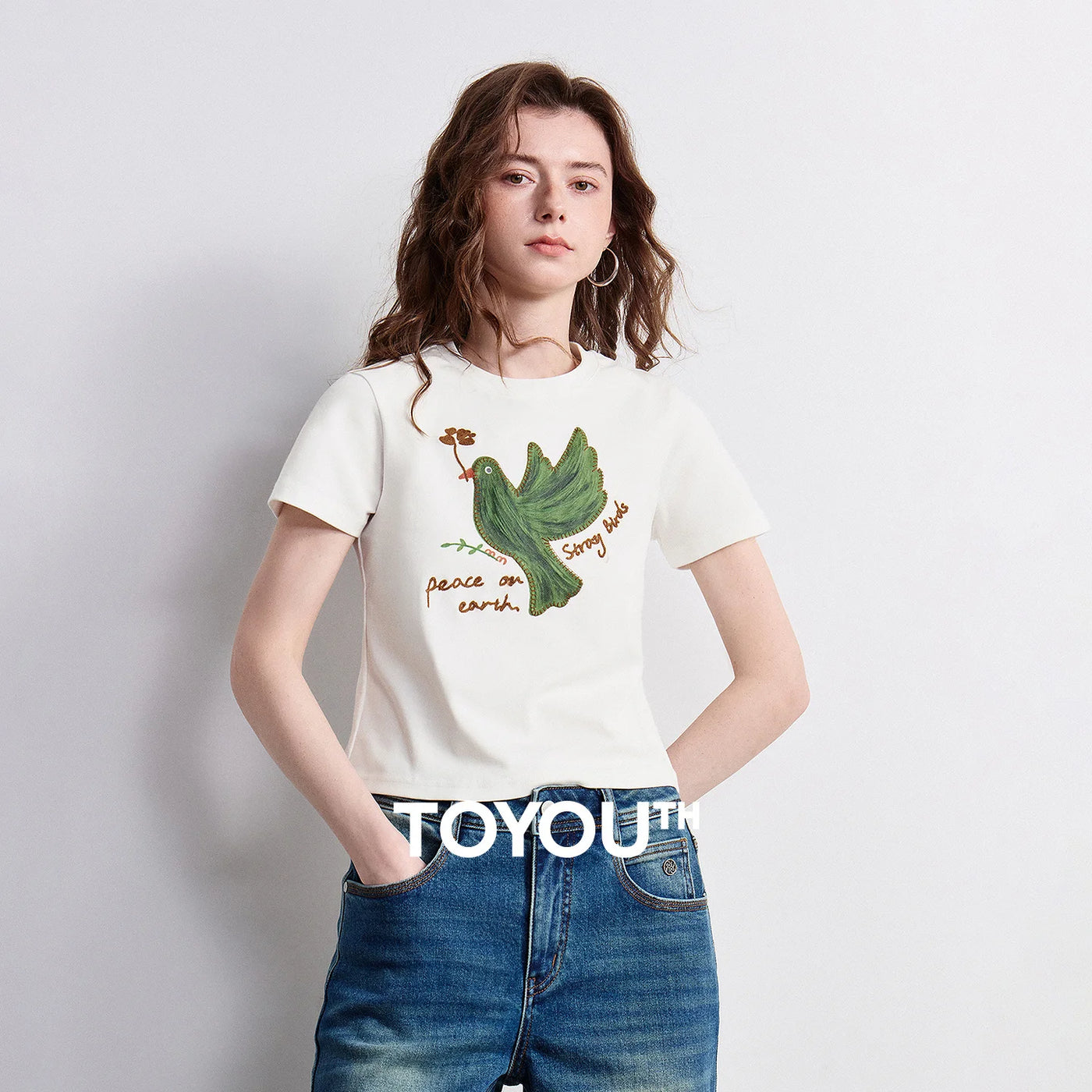 Camiseta Feminina de Algodão com Estampa Floral e Pássaros