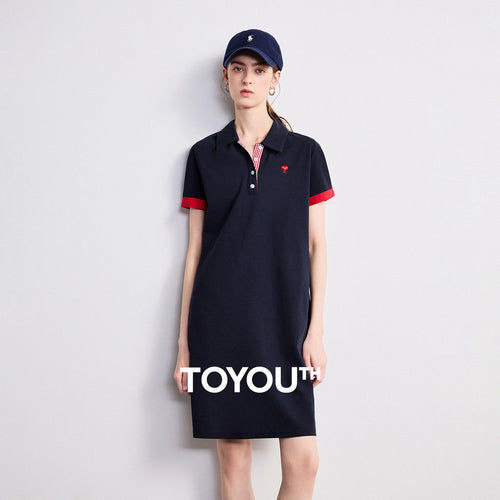 Vestido Polo Curto com Contraste de Cor e Bordado