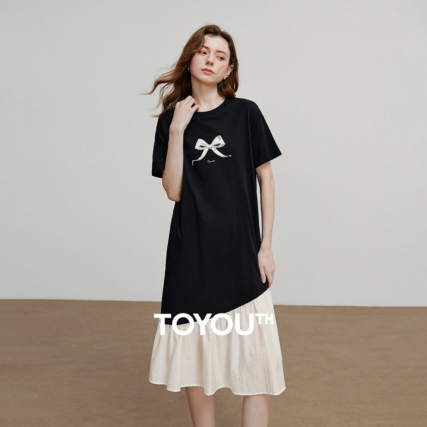 Vestido Camiseta Curto Estampado com Laço