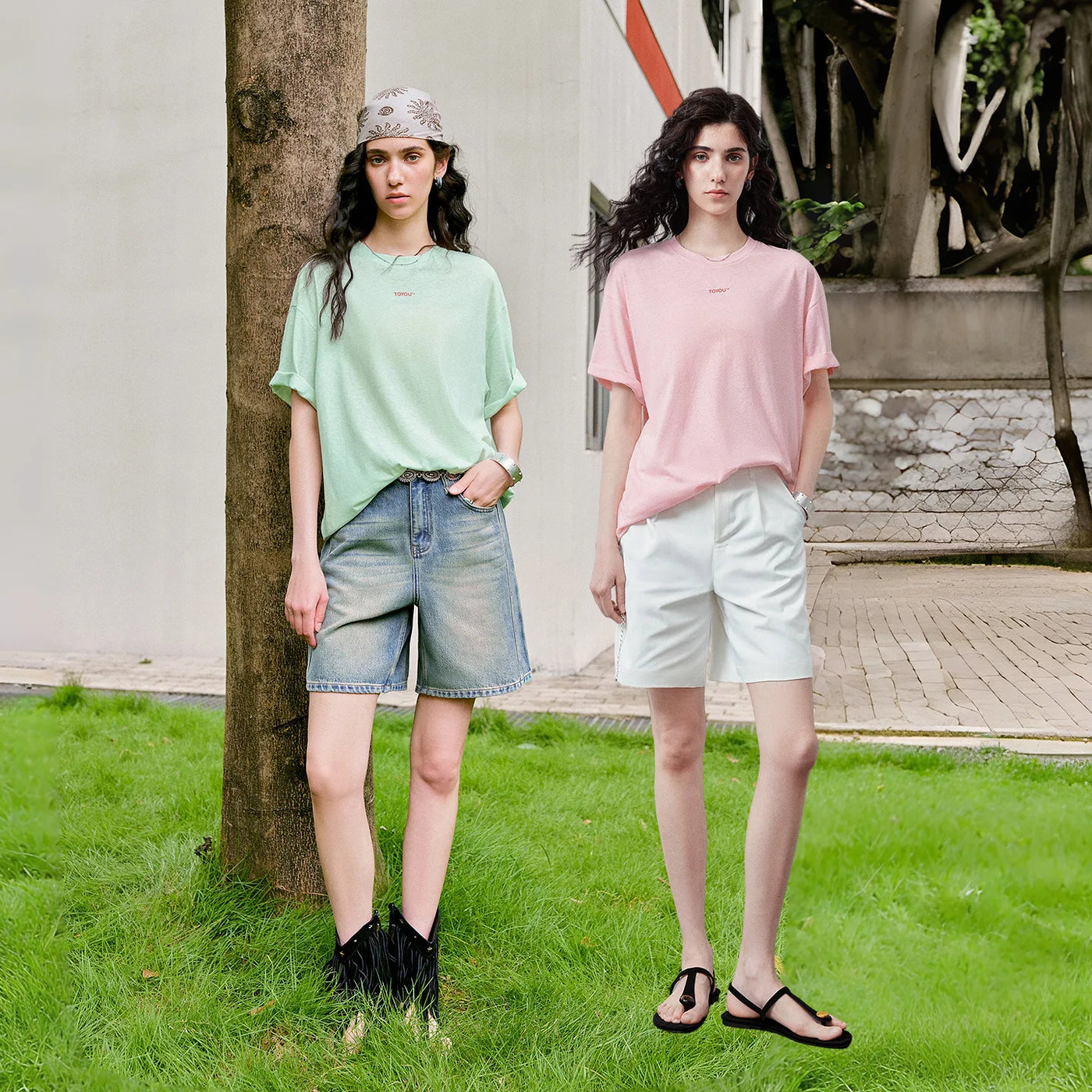 Camiseta Feminina Oversized com Estampa Maçã e Efeito Neve