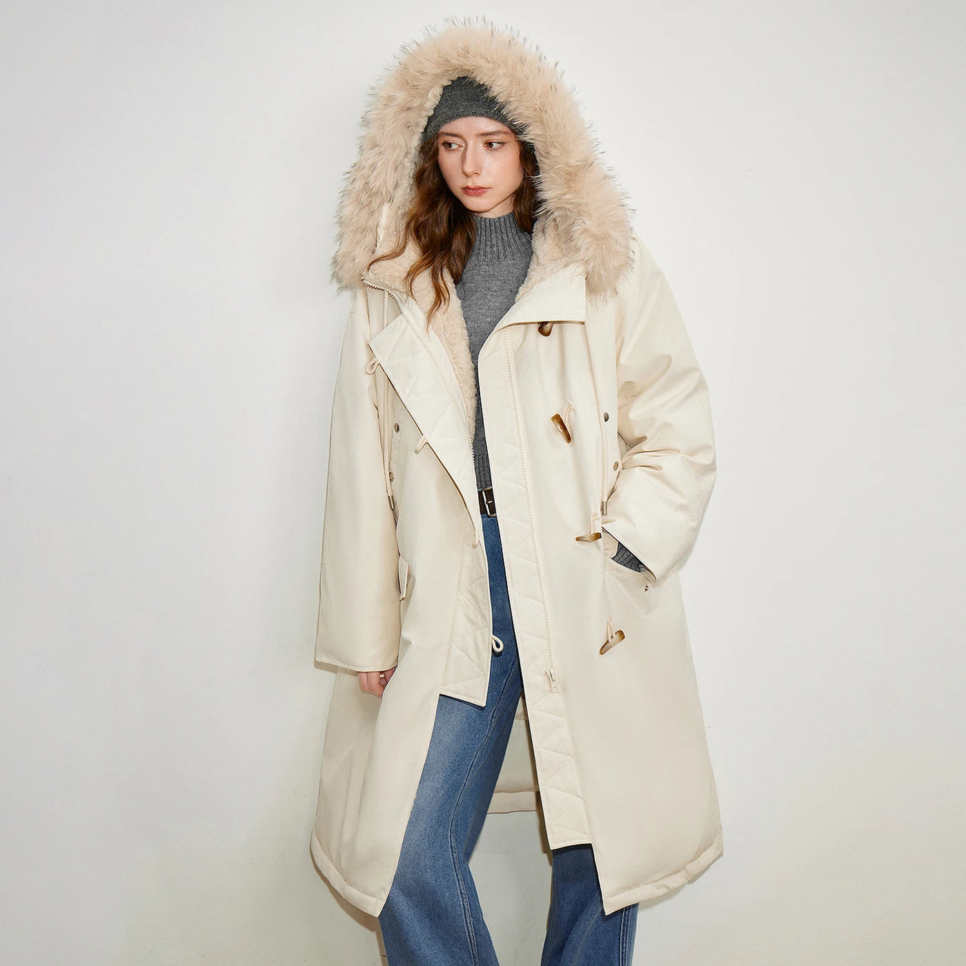 Casaco Puffer Feminino Midi com Capuz e Gola de Pelo Cinza