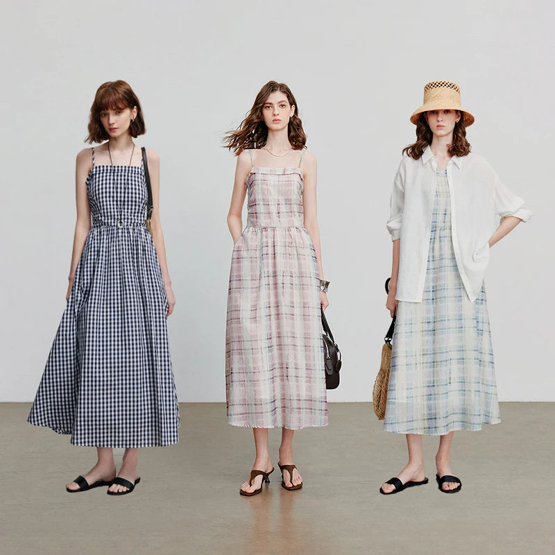 Vestido de Alças Midi Xadrez com Cintura Marcada
