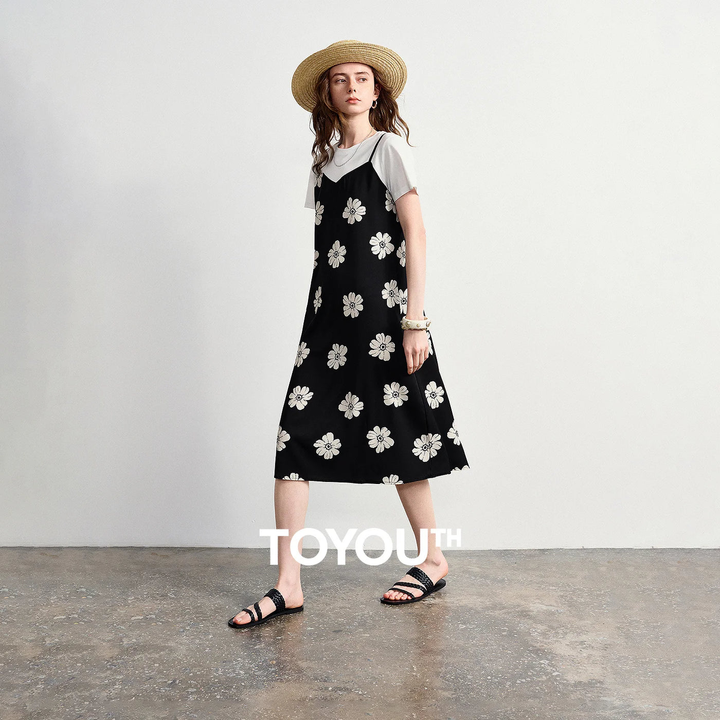 Vestido Midi Floral Preto e Branco