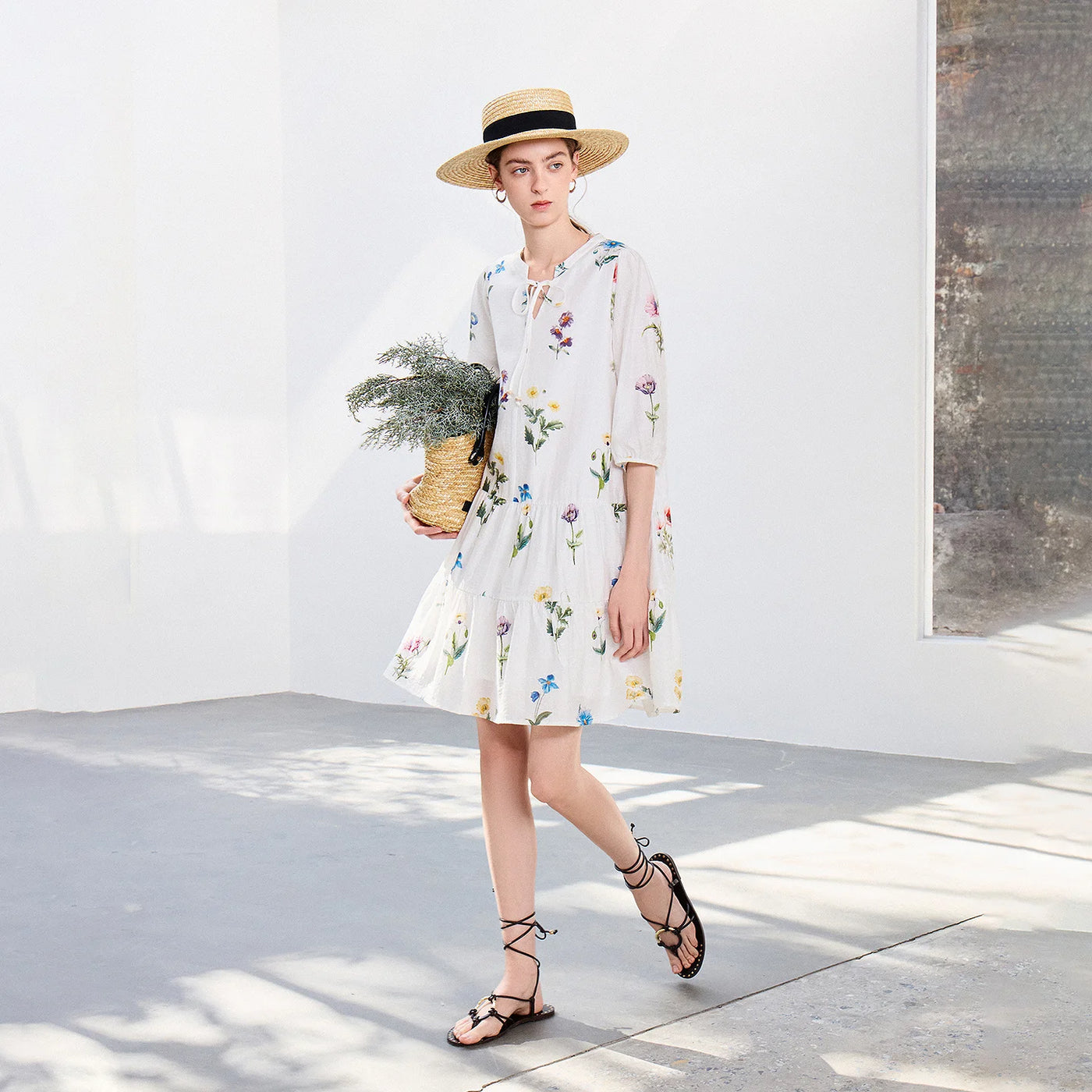 Vestido Curto Floral de Liocel e Linho com Manga Bufante