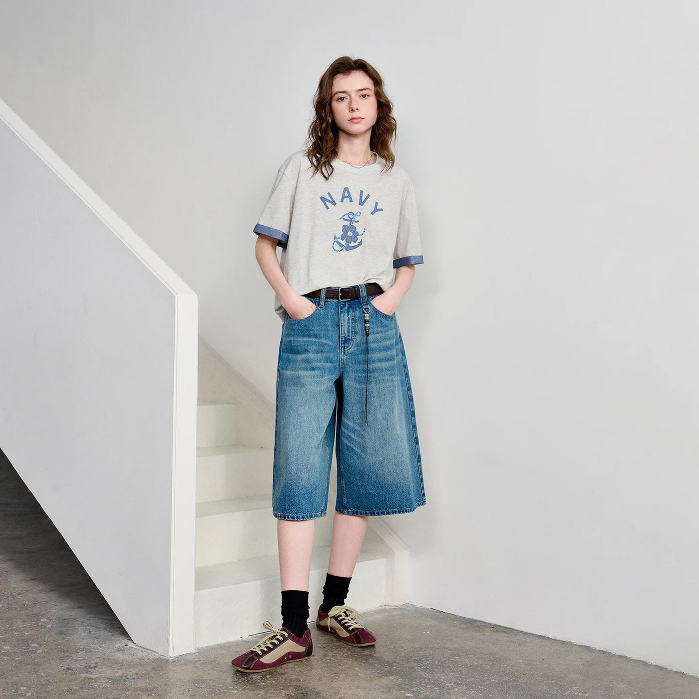 Camiseta Feminina Antibacteriana com Bordado Âncora Jeans