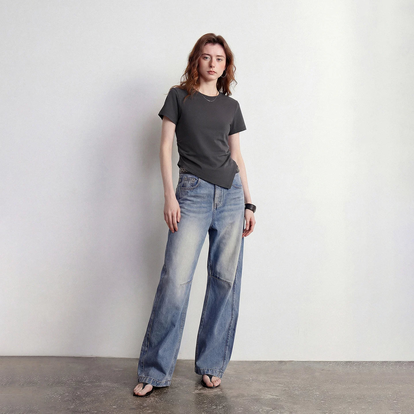 Camiseta Feminina de Algodão com Cintura Franzida Assimétrica