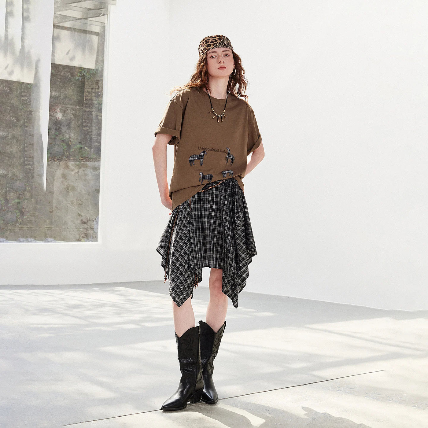 Camiseta Feminina Xadrez de Algodão com Bordado Cavalo