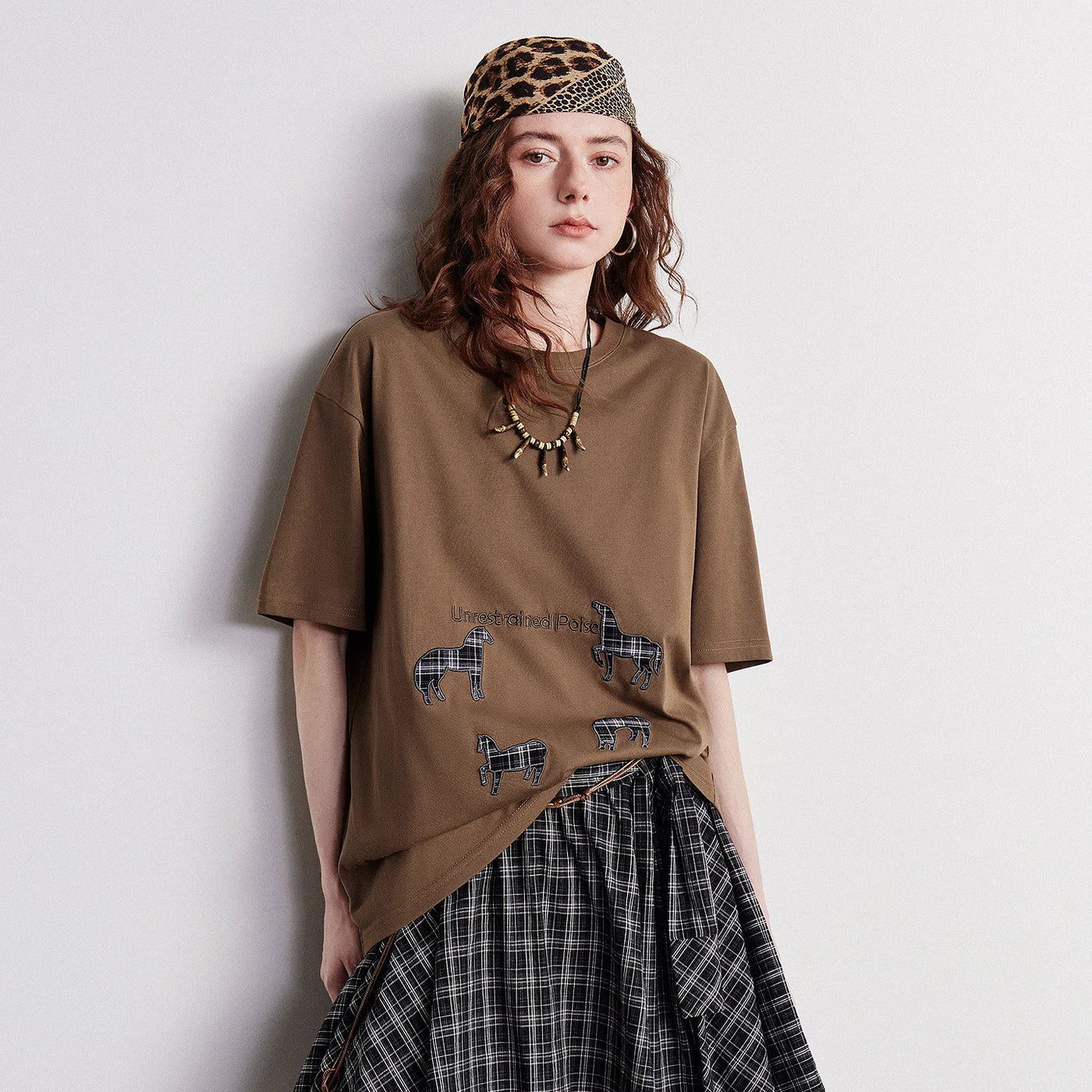 Camiseta Feminina Xadrez de Algodão com Bordado Cavalo