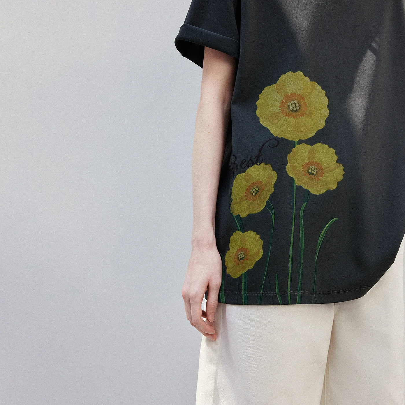 Camiseta Feminina de Algodão com Estampa Floral Amarela