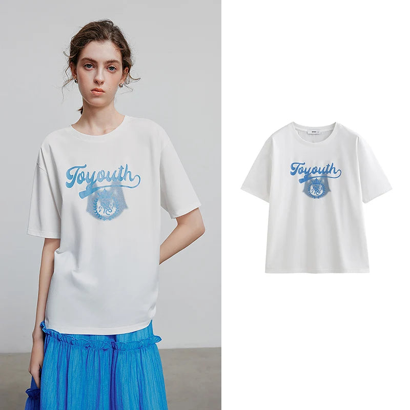Camiseta Feminina de Algodão com Aplicação e Letreiro