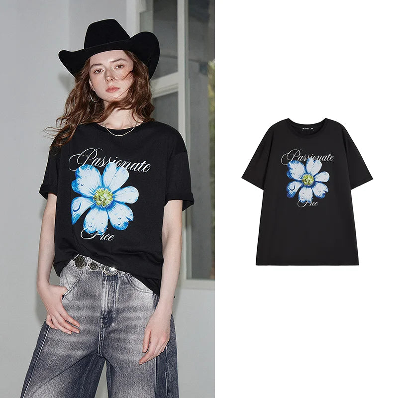 Camiseta Feminina Manga Curta com Estampa Floral