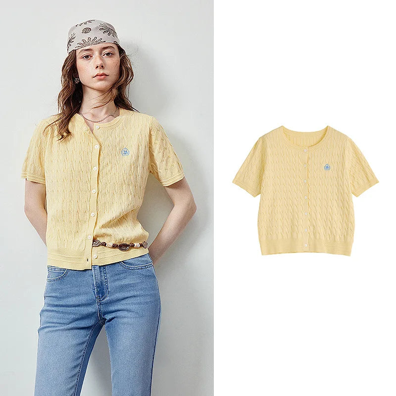 Blusa Feminina de Tricô Trançado com Bordado College