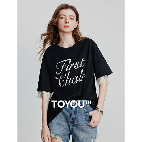 Camiseta Feminina Alongada com Letras e Renda