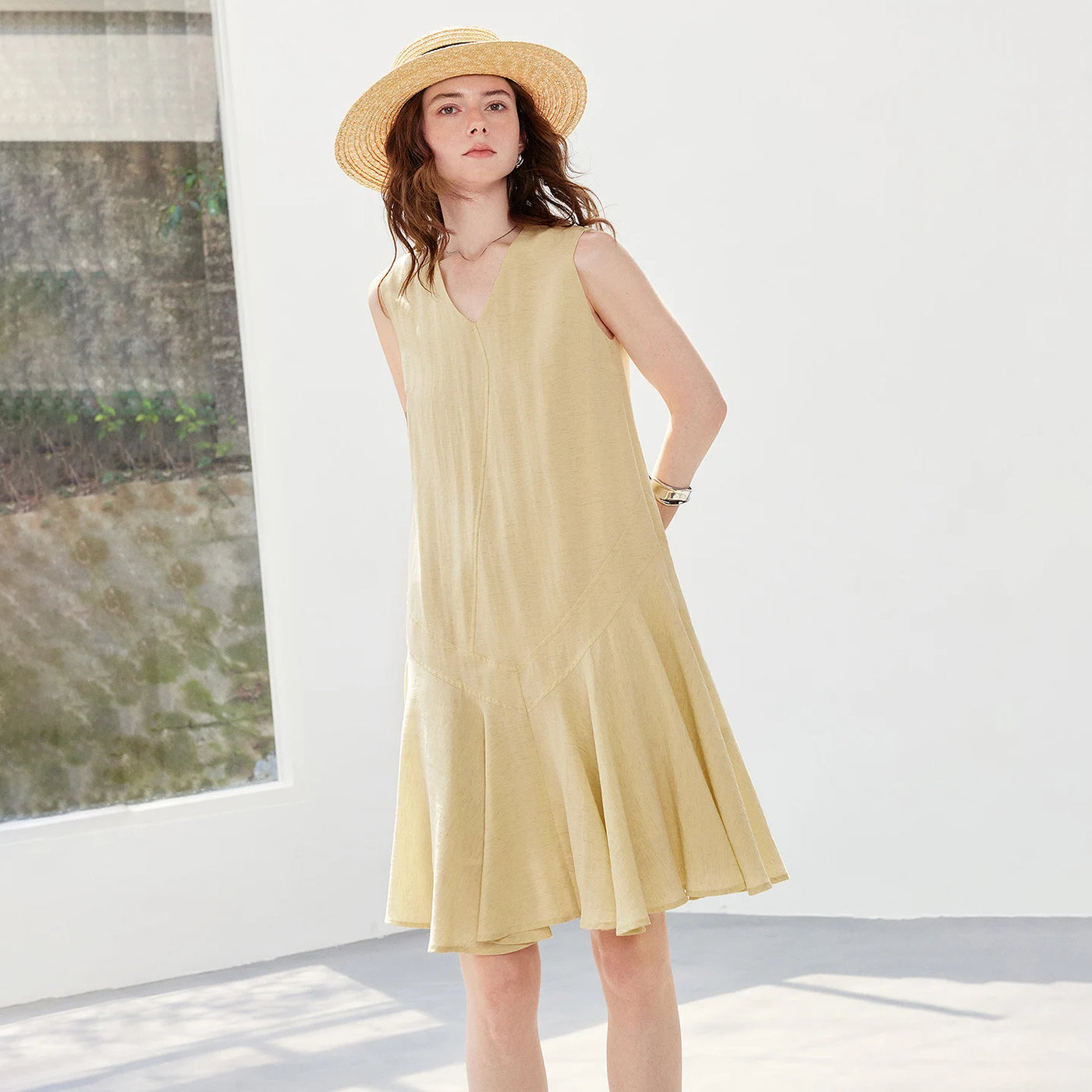 Vestido Midi de Liocel com Decote V e Barra Sereia