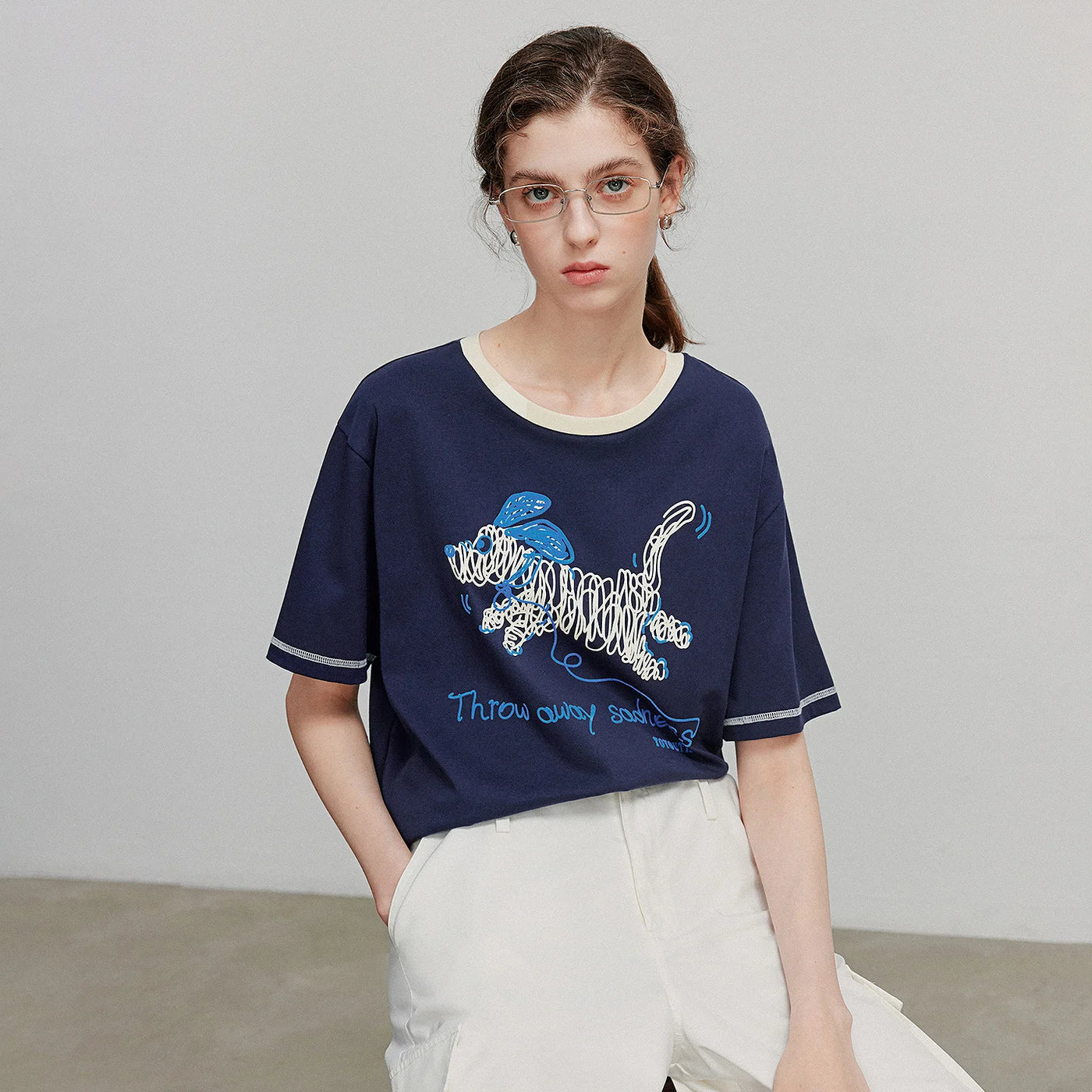 Camiseta Feminina 100% Algodão com Estampa Cachorro Cartoon
