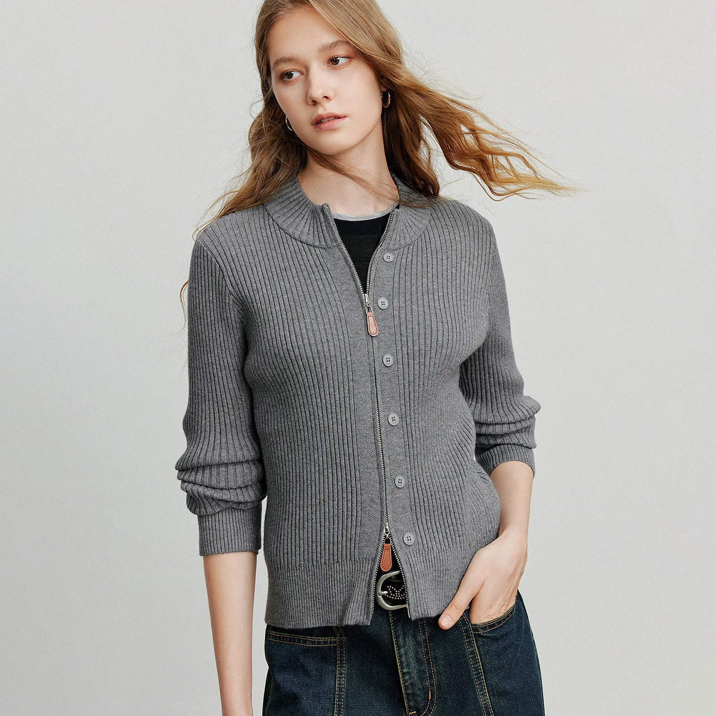 Cardigan Feminino de Tricô com Zíper e Caimento Slim