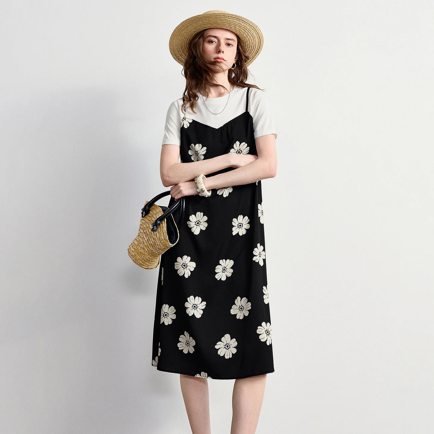 Vestido Midi Floral Preto e Branco