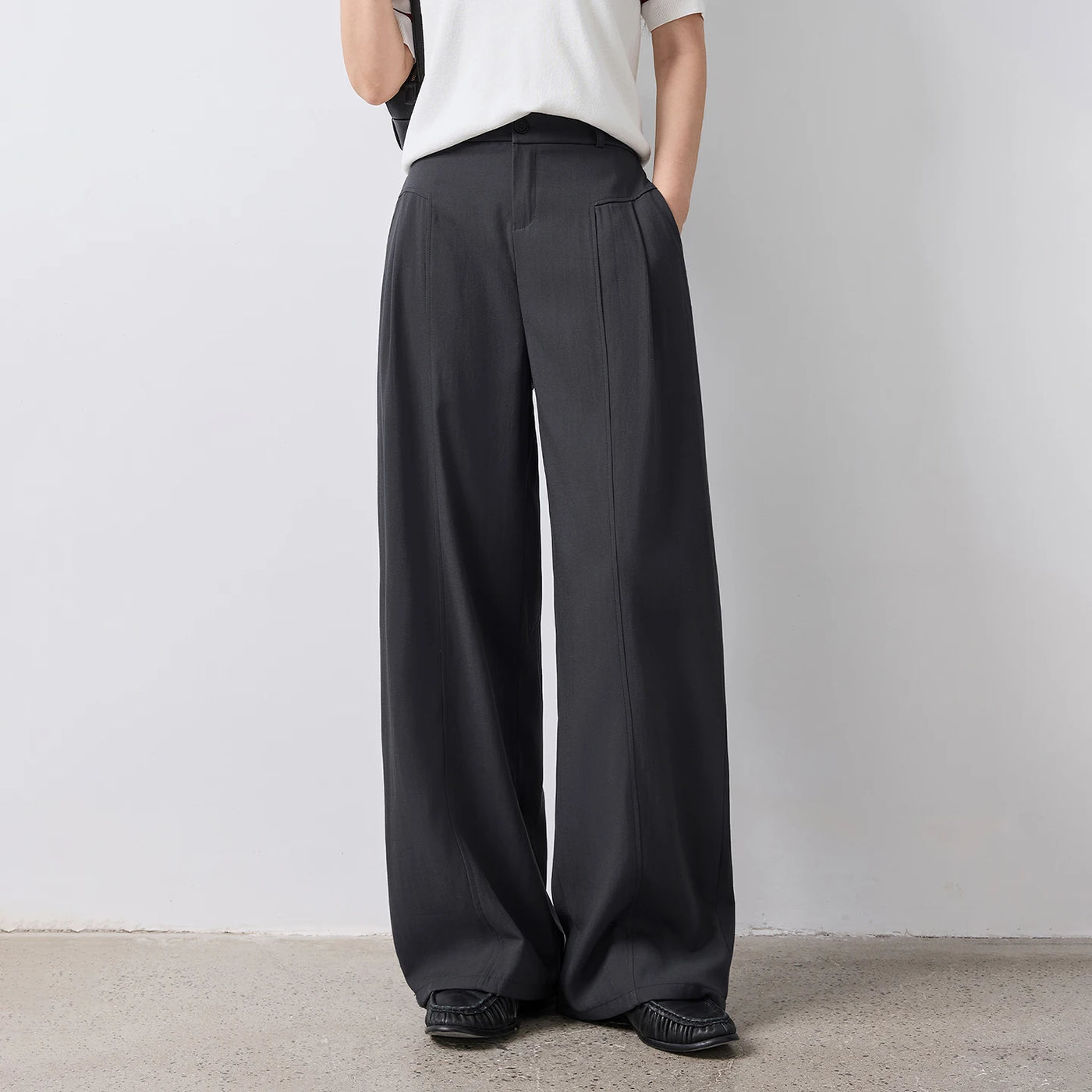 Calça Pantalona Feminina Texturizada com Pregas 3D