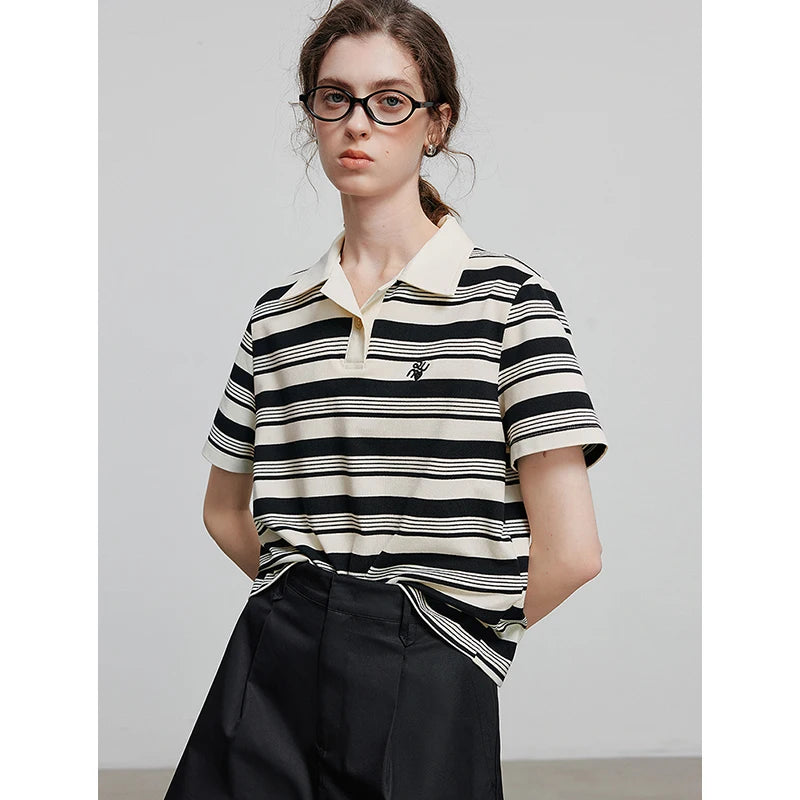 Camiseta Polo Feminina Listrada com Bordado