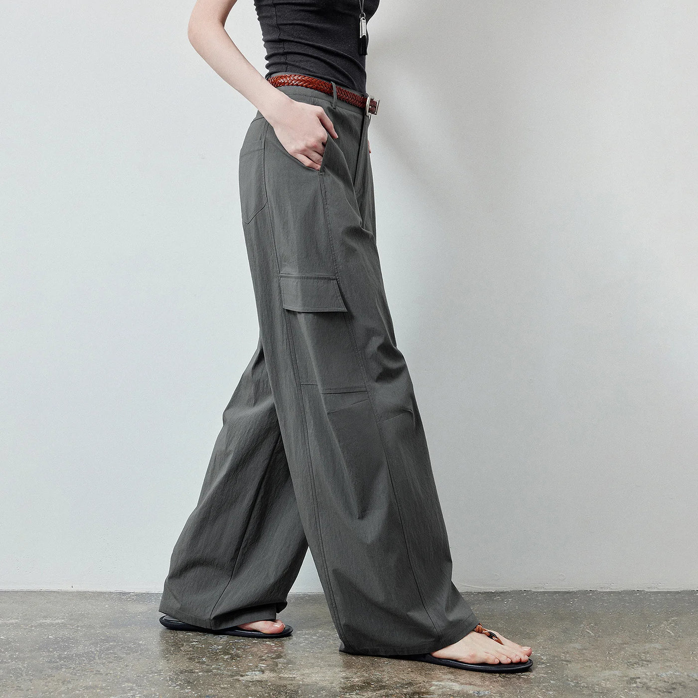 Calça Cargo Feminina Wide Leg com Múltiplos Bolsos