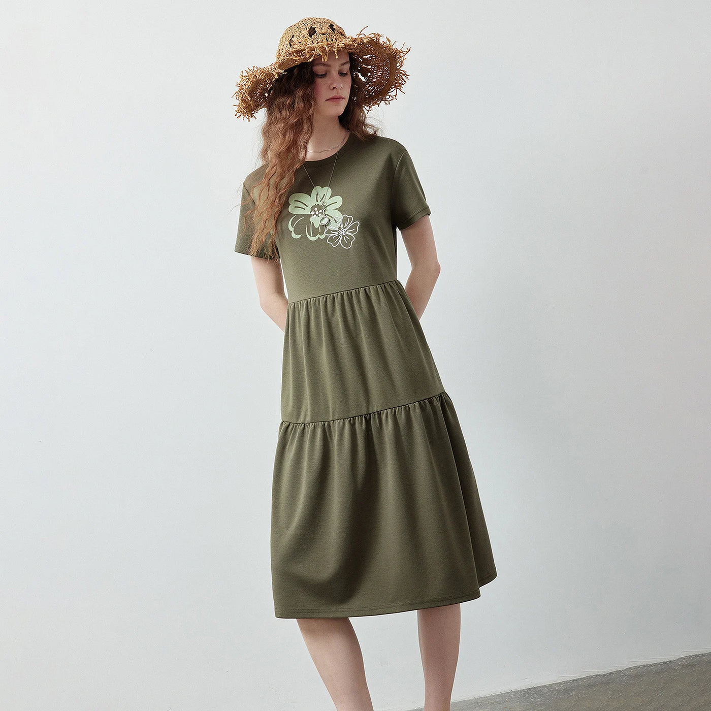 Vestido Camiseta Midi Floral com Saia em Camadas
