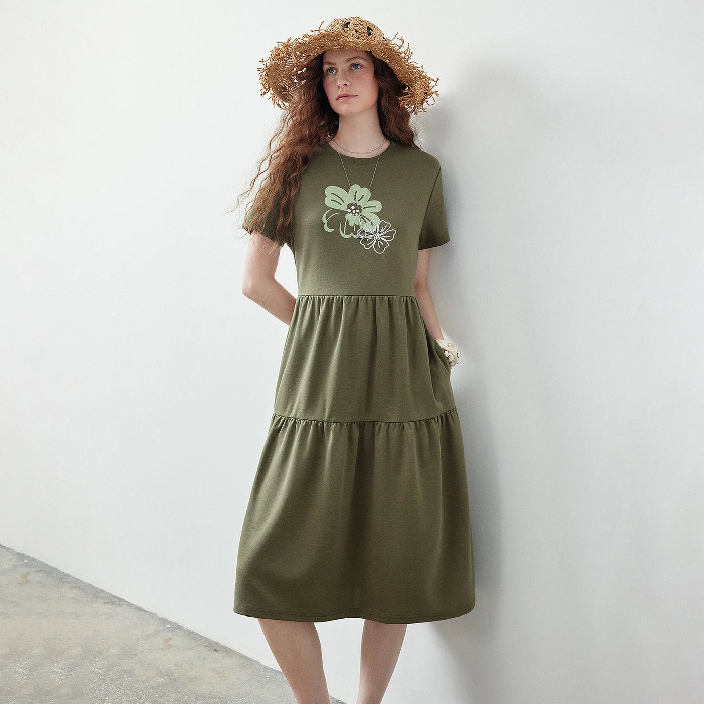 Vestido Camiseta Midi Floral com Saia em Camadas