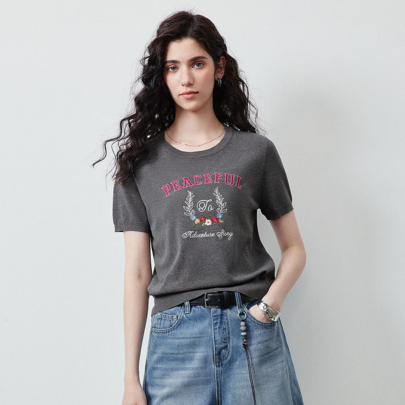 Blusa Feminina de Tricô com Bordado de Coroa e Letras