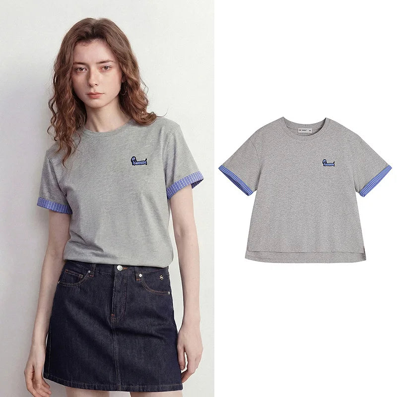 Camiseta Feminina de Algodão com Bordado Cachorro e Fenda