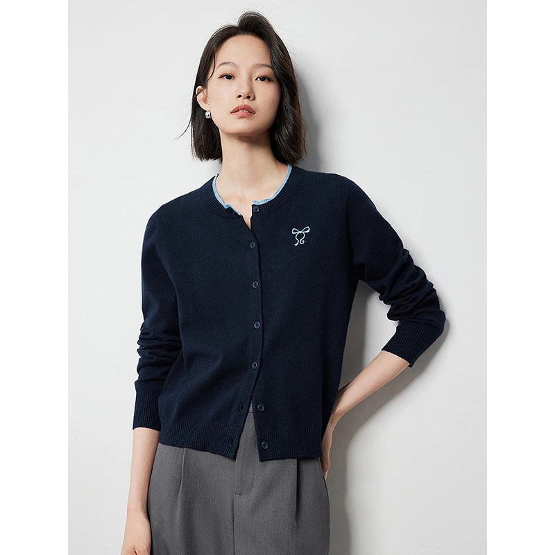 Cardigan Feminino Bordado com Laço e Gola Redonda