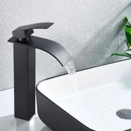 Torneira para banheiro Elegância Bica Alta Cascata Monocomando em Cromado Premium.
