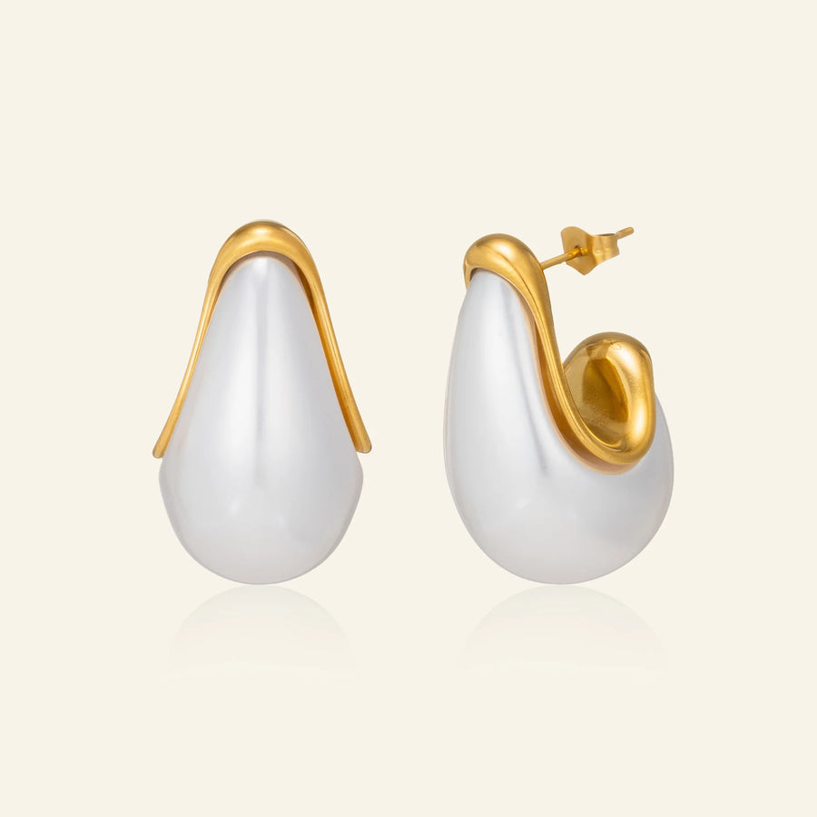Brinco de Pino Lua Crescente com Pérola e Banho Ouro 18K