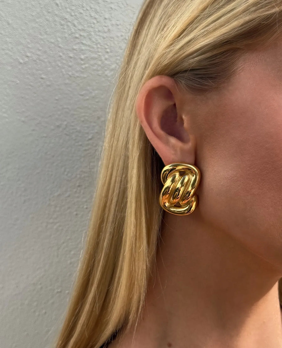 Brinco Irregular Marcante com Banho Ouro 18K