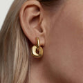 Brinco Oval Minimalista com Banho Ouro 18K