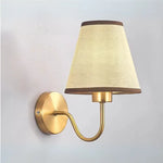 Arandela de Parede Vintage em Estilo Abajur Bege com base Dourada