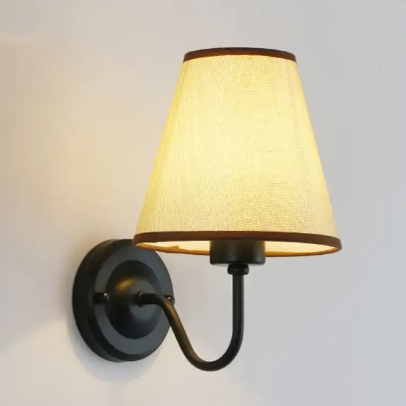 Arandela de Parede Vintage em Estilo Abajur Bege com base Preta
