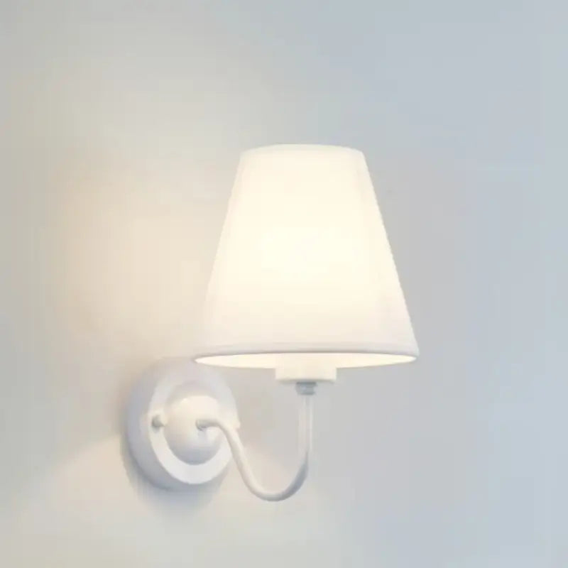 Arandela de Parede Vintage em Estilo Abajur Branco com base Branca