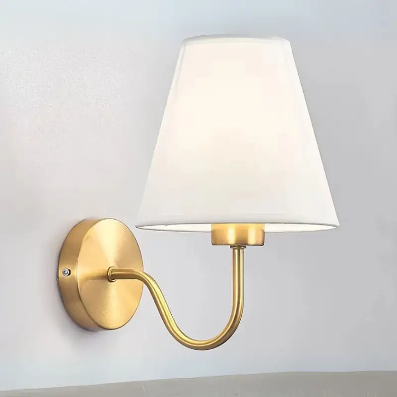 Arandela de Parede Vintage em Estilo Abajur Branco com base Dourada