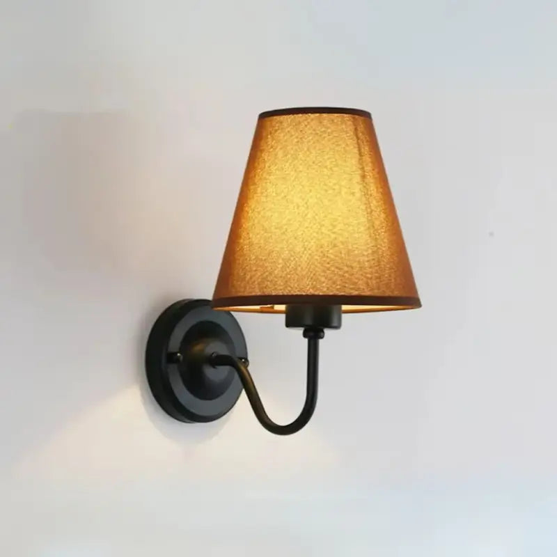 Arandela de Parede Vintage em Estilo Abajur Café com base Preta