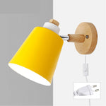 Arandela de Parede em Madeira com Interruptor Amarelo