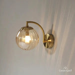Arandela de Parede em Metal Dourado com Detalhes em Vidro Amarelo
