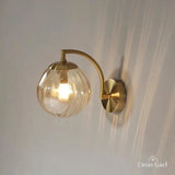 Arandela de Parede em Metal Dourado com Detalhes em Vidro Amarelo