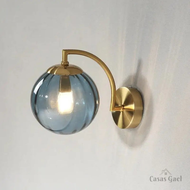 Arandela de Parede em Metal Dourado com Detalhes em Vidro Azul