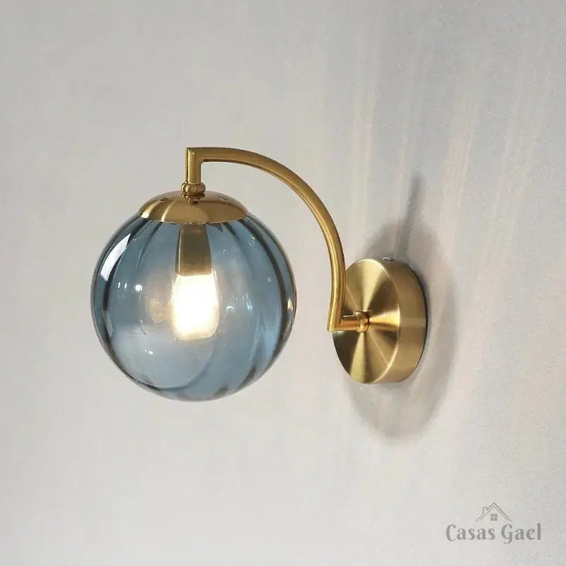 Arandela de Parede em Metal Dourado com Detalhes em Vidro Azul