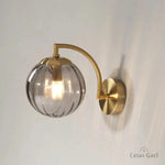 Arandela de Parede em Metal Dourado com Detalhes em Vidro Cinza