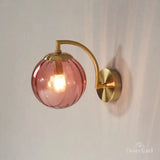 Arandela de Parede em Metal Dourado com Detalhes em Vidro Rosa