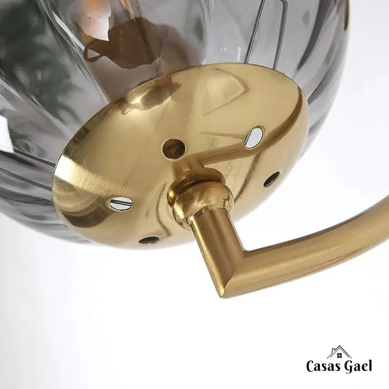 Arandela de Parede em Metal Dourado com Detalhes em Vidro